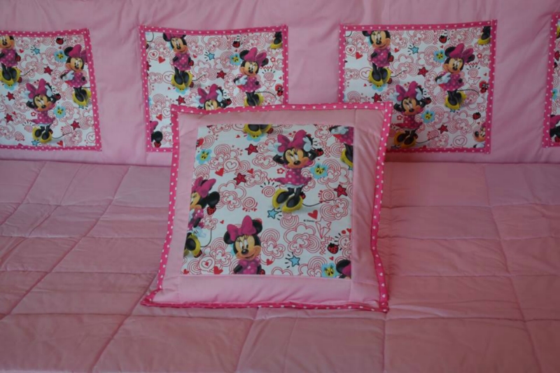 Minnie - kapsář za postel