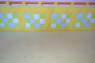 Kapsář za postel patchwork
